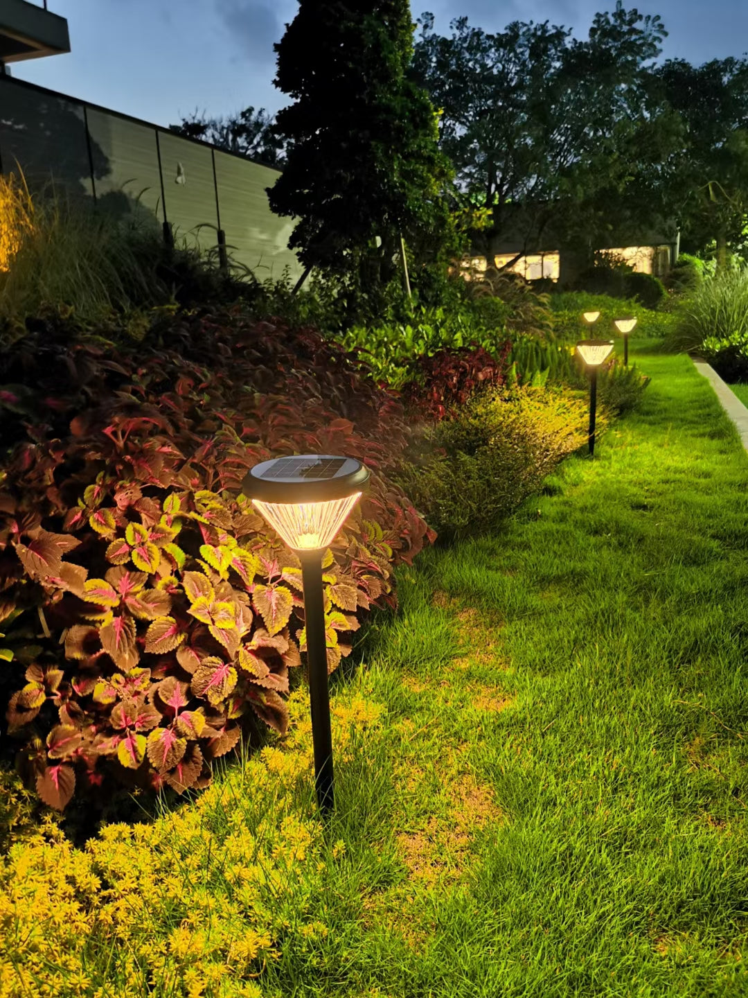 SKL 002 Solar Patio Lamp