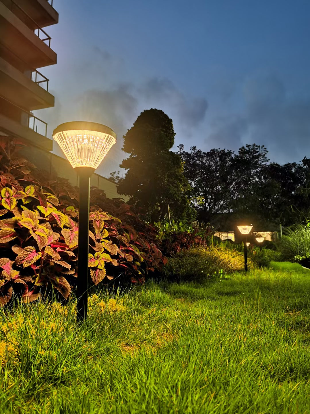 SKL 002 Solar Patio Lamp