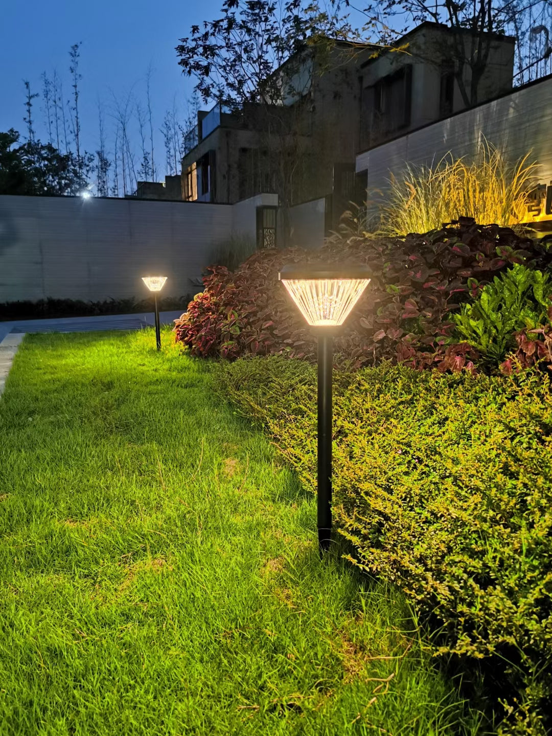 SKL 002 Solar Patio Lamp