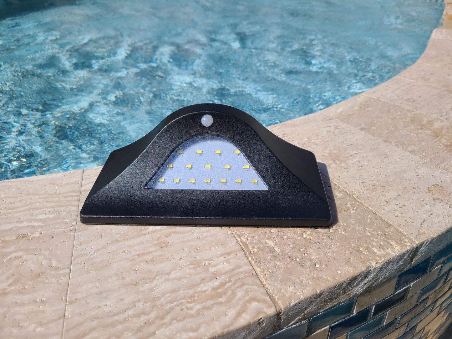 Lámpara Solar de Pared NSL 820 Black & NLS 821 White de 500 lumens