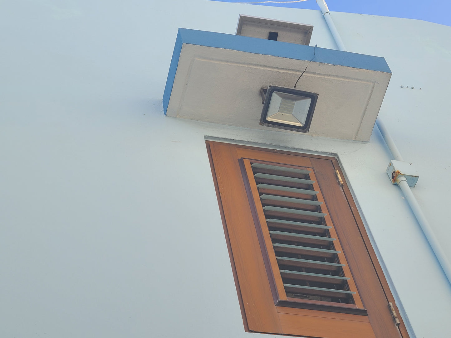 Lámpara Solar de Pared JD 8840L de 2000 lumens